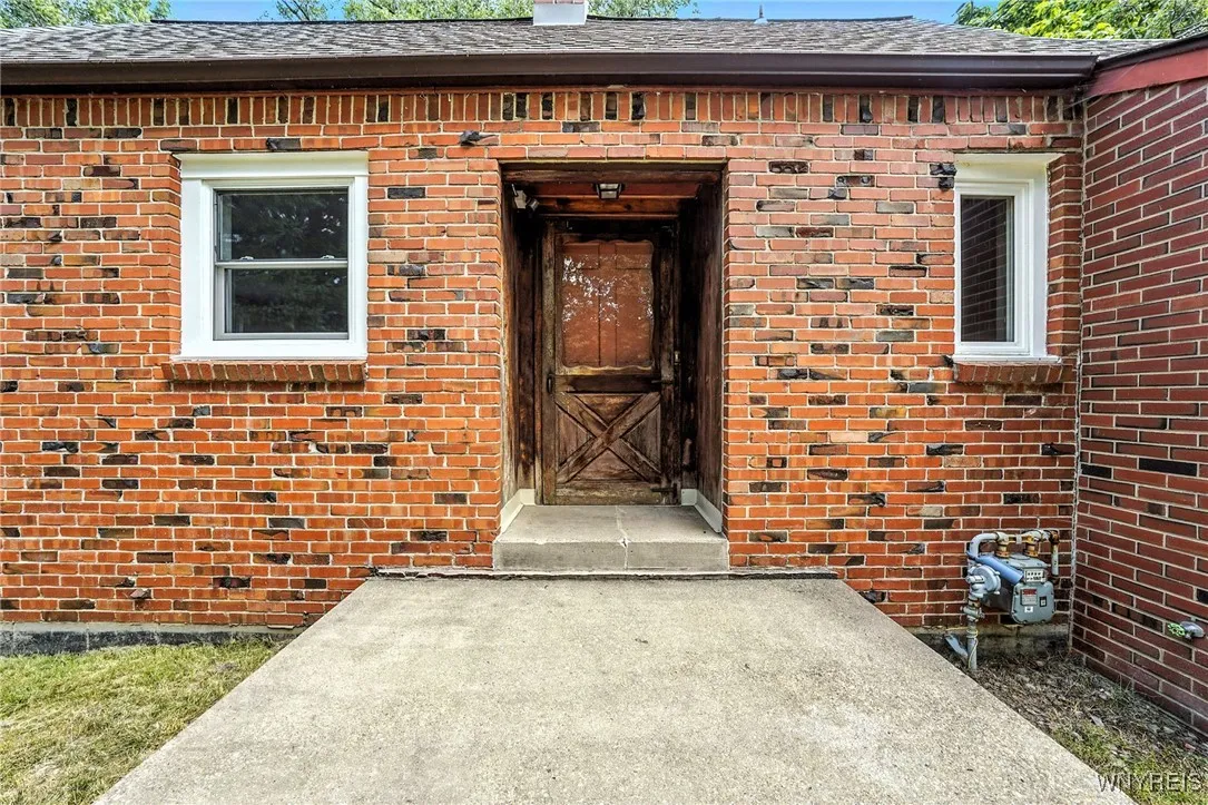 5061 Ellicott Road, Orchard Park, New York 14127, Orchard Park, New York 14127, 3 Bedrooms Bedrooms, 6 Rooms Rooms,2 BathroomsBathrooms,Residential,For Sale,5061 Ellicott Road, Orchard Park, New York 14127,B1629163