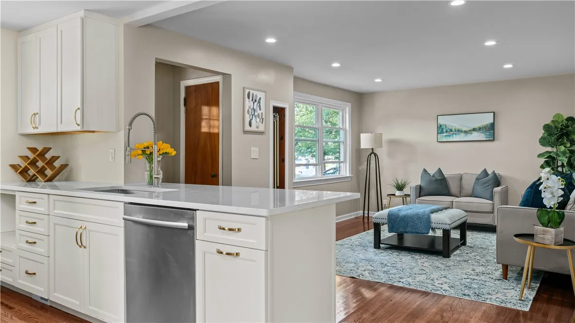 192 Culver Road, Buffalo, New York 14220, Buffalo, New York 14220, 4 Bedrooms Bedrooms, 7 Rooms Rooms,1 BathroomBathrooms,Residential,For Sale,192 Culver Road, Buffalo, New York 14220,R1630069