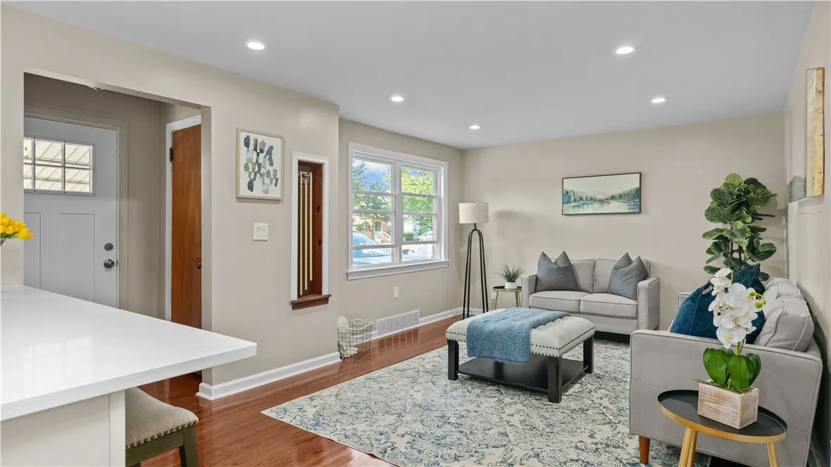 192 Culver Road, Buffalo, New York 14220, Buffalo, New York 14220, 4 Bedrooms Bedrooms, 7 Rooms Rooms,1 BathroomBathrooms,Residential,For Sale,192 Culver Road, Buffalo, New York 14220,R1630069
