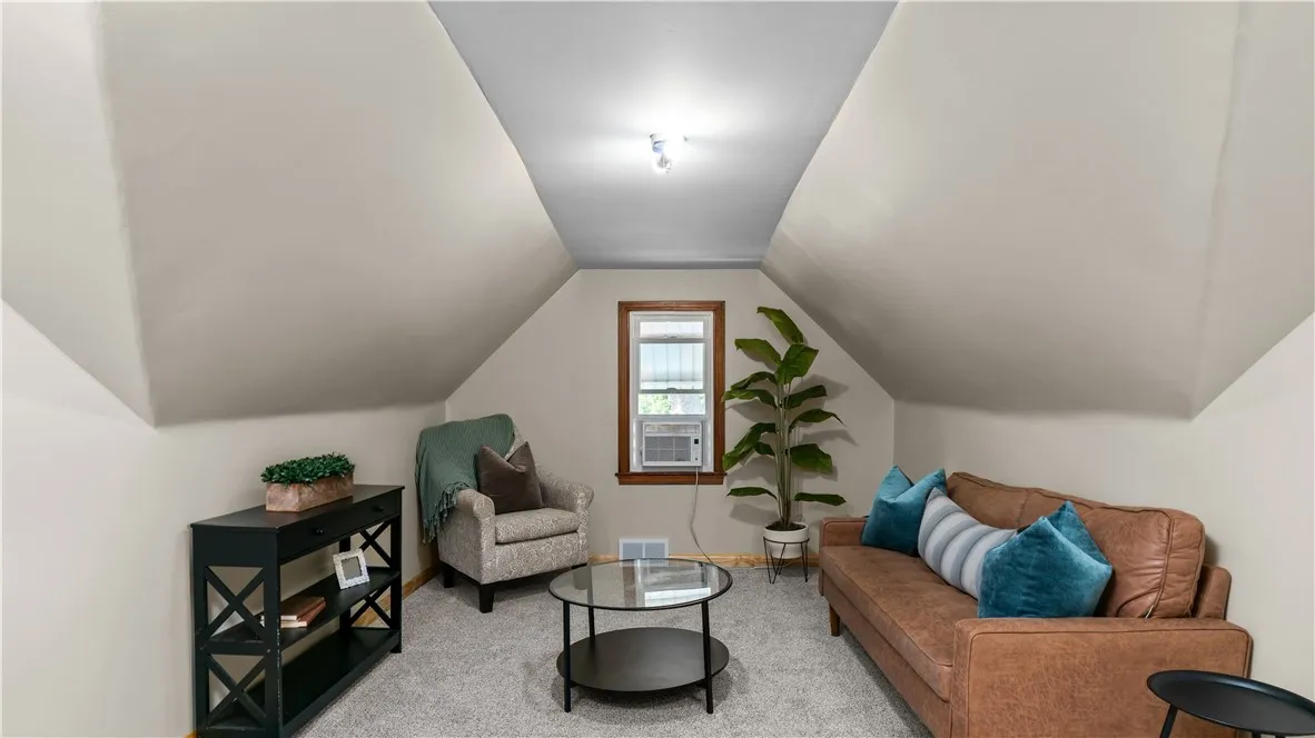 192 Culver Road, Buffalo, New York 14220, Buffalo, New York 14220, 4 Bedrooms Bedrooms, 7 Rooms Rooms,1 BathroomBathrooms,Residential,For Sale,192 Culver Road, Buffalo, New York 14220,R1630069