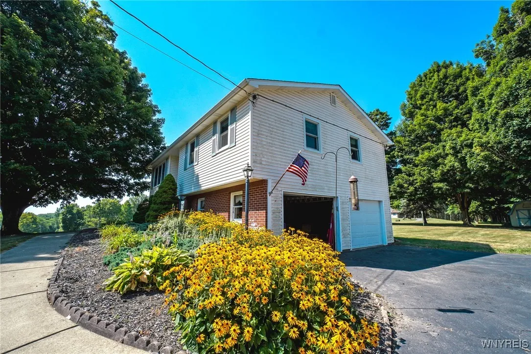 144 Townline Road, Elma, New York 14059, Elma, New York 14059, 3 Bedrooms Bedrooms, 9 Rooms Rooms,1 BathroomBathrooms,Residential,Closed,144 Townline Road, Elma, New York 14059,0,B1628795