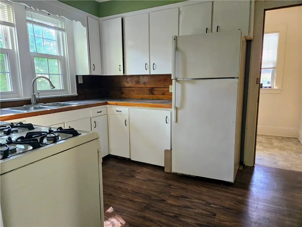 3-5 Ravenwood Avenue, Rochester, New York 14619, Rochester, New York 14619, 4 Bedrooms Bedrooms, ,2 BathroomsBathrooms,Residential,Closed,3-5 Ravenwood Avenue, Rochester, New York 14619,0,R1630155