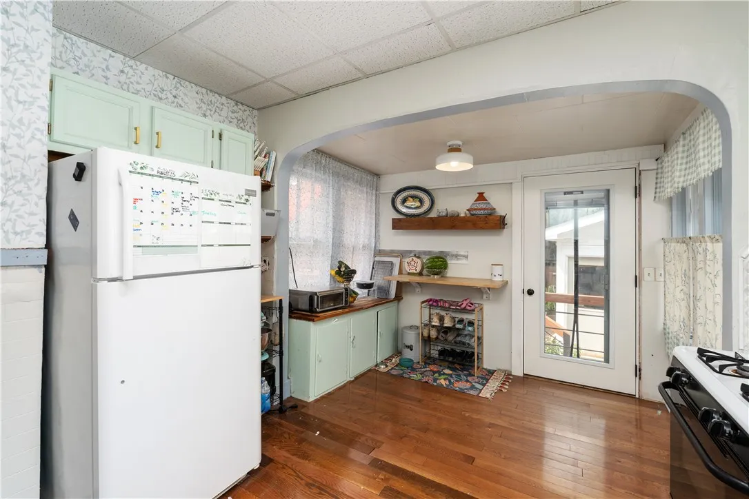 Kitchen (off of diningroom)