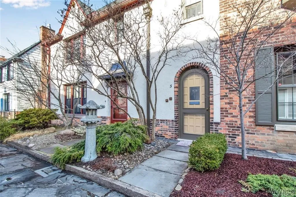 5 Mayfair Lane, Buffalo, New York 14201, Buffalo, New York 14201, 4 Bedrooms Bedrooms, 8 Rooms Rooms,3 BathroomsBathrooms,Residential Lease,Closed,5 Mayfair Lane, Buffalo, New York 14201,B1630115