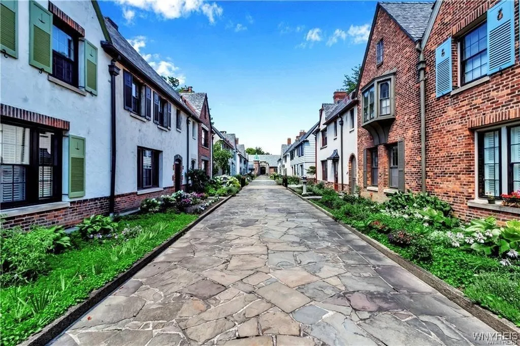 5 Mayfair Lane, Buffalo, New York 14201, Buffalo, New York 14201, 4 Bedrooms Bedrooms, 8 Rooms Rooms,3 BathroomsBathrooms,Residential Lease,Closed,5 Mayfair Lane, Buffalo, New York 14201,B1630115