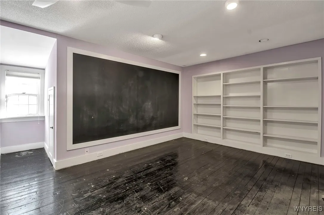 5 Mayfair Lane, Buffalo, New York 14201, Buffalo, New York 14201, 4 Bedrooms Bedrooms, 8 Rooms Rooms,3 BathroomsBathrooms,Residential Lease,Closed,5 Mayfair Lane, Buffalo, New York 14201,B1630115