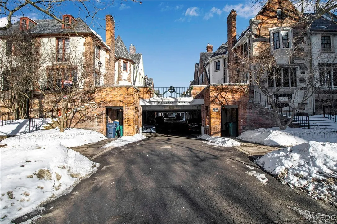 5 Mayfair Lane, Buffalo, New York 14201, Buffalo, New York 14201, 4 Bedrooms Bedrooms, 8 Rooms Rooms,3 BathroomsBathrooms,Residential Lease,Closed,5 Mayfair Lane, Buffalo, New York 14201,B1630115