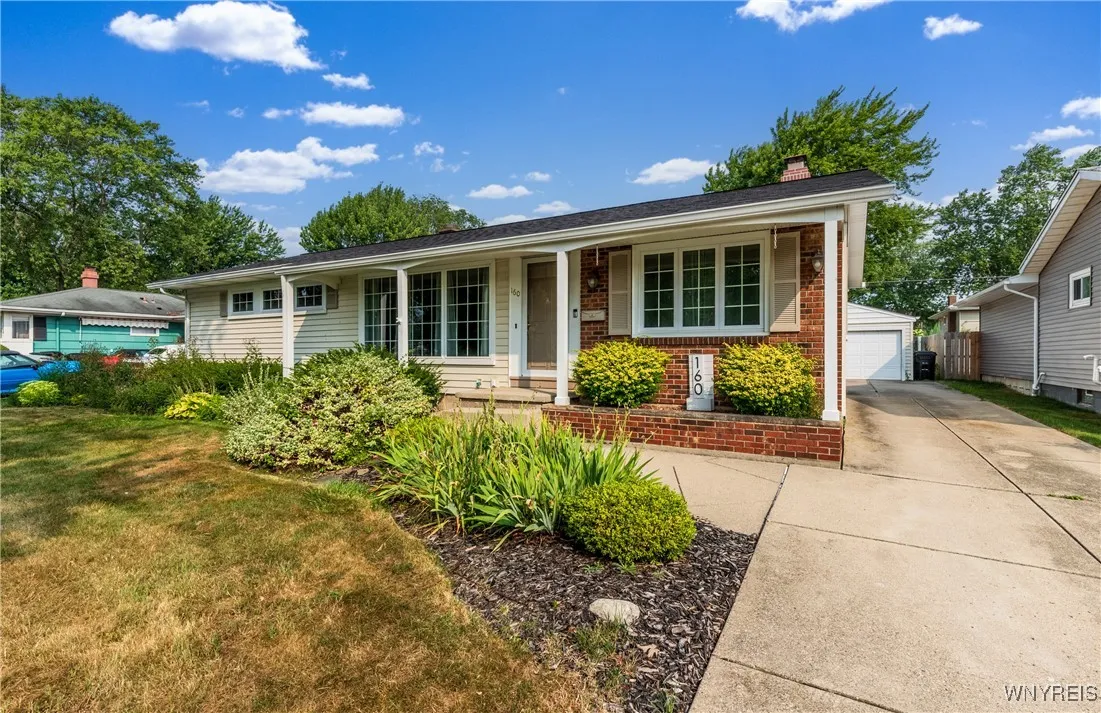 160 Greentree Road, Tonawanda, New York 14150, Tonawanda, New York 14150, 4 Bedrooms Bedrooms, 10 Rooms Rooms,1 BathroomBathrooms,Residential,For Sale,160 Greentree Road, Tonawanda, New York 14150,B1629410