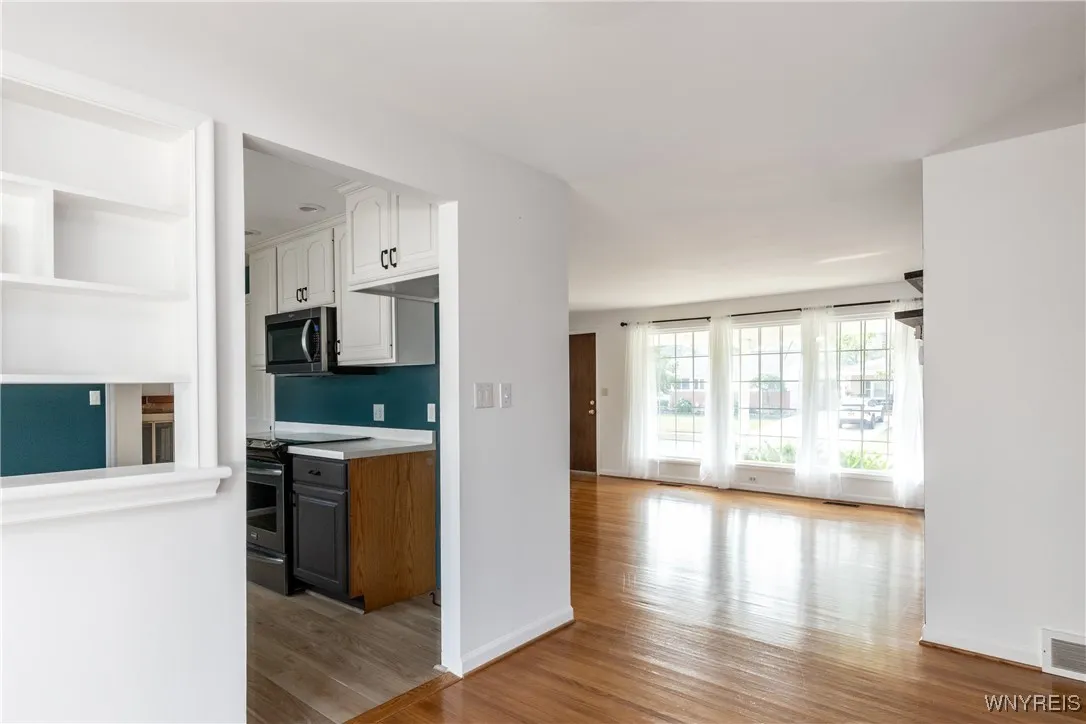 160 Greentree Road, Tonawanda, New York 14150, Tonawanda, New York 14150, 4 Bedrooms Bedrooms, 10 Rooms Rooms,1 BathroomBathrooms,Residential,For Sale,160 Greentree Road, Tonawanda, New York 14150,B1629410