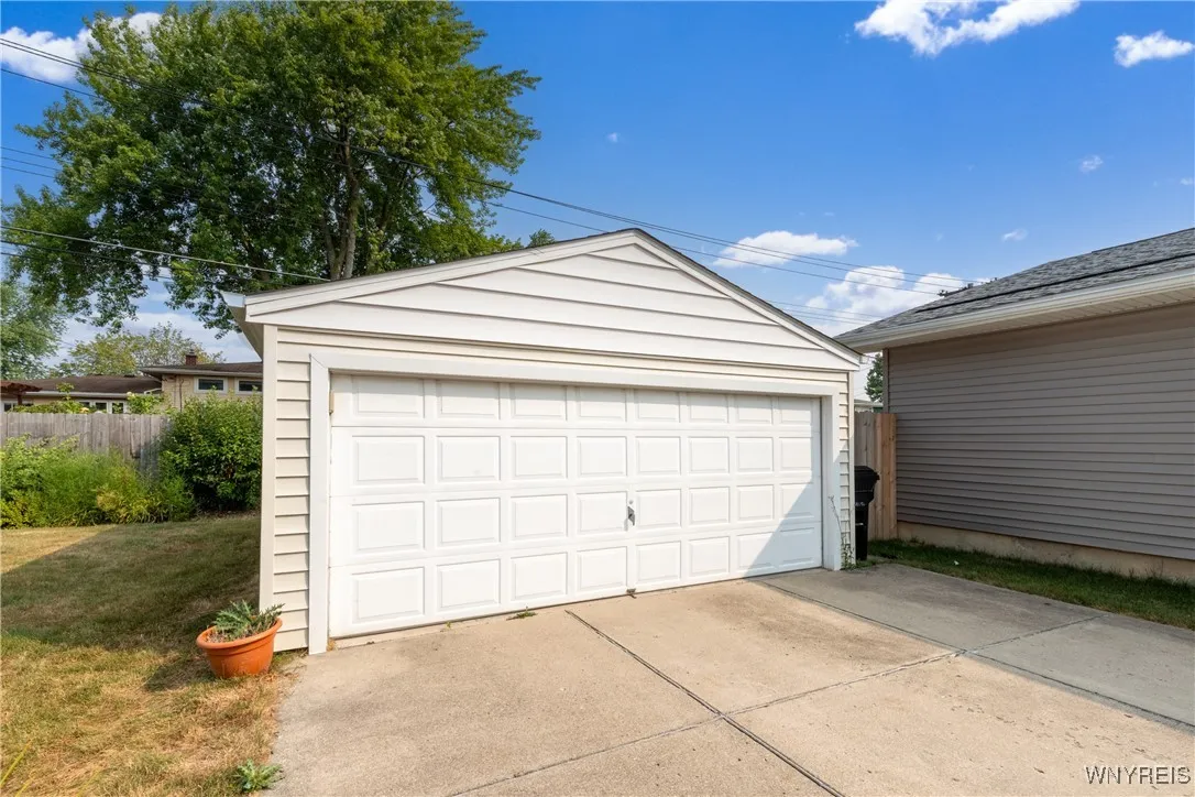 160 Greentree Road, Tonawanda, New York 14150, Tonawanda, New York 14150, 4 Bedrooms Bedrooms, 10 Rooms Rooms,1 BathroomBathrooms,Residential,For Sale,160 Greentree Road, Tonawanda, New York 14150,B1629410