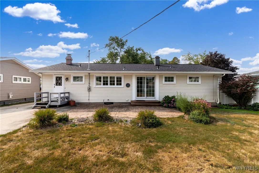 160 Greentree Road, Tonawanda, New York 14150, Tonawanda, New York 14150, 4 Bedrooms Bedrooms, 10 Rooms Rooms,1 BathroomBathrooms,Residential,For Sale,160 Greentree Road, Tonawanda, New York 14150,B1629410
