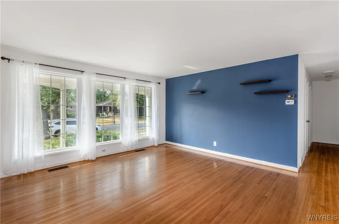 160 Greentree Road, Tonawanda, New York 14150, Tonawanda, New York 14150, 4 Bedrooms Bedrooms, 10 Rooms Rooms,1 BathroomBathrooms,Residential,For Sale,160 Greentree Road, Tonawanda, New York 14150,B1629410