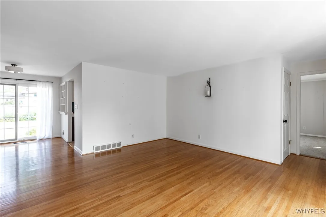160 Greentree Road, Tonawanda, New York 14150, Tonawanda, New York 14150, 4 Bedrooms Bedrooms, 10 Rooms Rooms,1 BathroomBathrooms,Residential,For Sale,160 Greentree Road, Tonawanda, New York 14150,B1629410