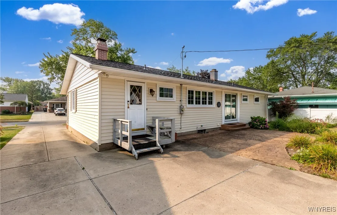 160 Greentree Road, Tonawanda, New York 14150, Tonawanda, New York 14150, 4 Bedrooms Bedrooms, 10 Rooms Rooms,1 BathroomBathrooms,Residential,For Sale,160 Greentree Road, Tonawanda, New York 14150,B1629410