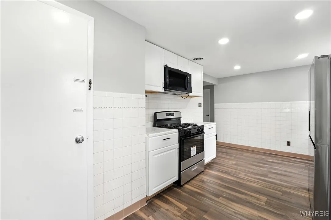 55 Avondale Place, Buffalo, New York 14210, Buffalo, New York 14210, 3 Bedrooms Bedrooms, 8 Rooms Rooms,2 BathroomsBathrooms,Residential,For Sale,55 Avondale Place, Buffalo, New York 14210,B1629189