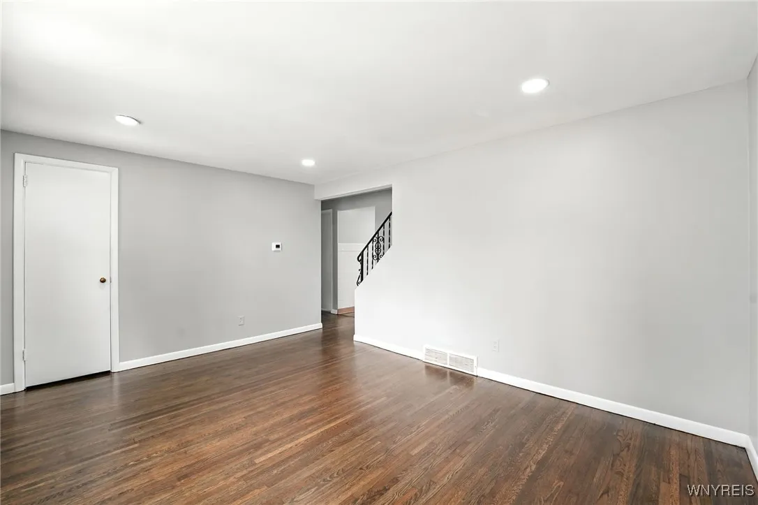 55 Avondale Place, Buffalo, New York 14210, Buffalo, New York 14210, 3 Bedrooms Bedrooms, 8 Rooms Rooms,2 BathroomsBathrooms,Residential,For Sale,55 Avondale Place, Buffalo, New York 14210,B1629189
