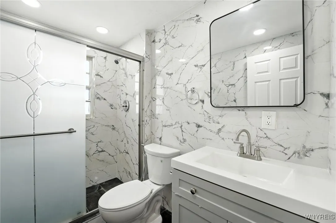 55 Avondale Place, Buffalo, New York 14210, Buffalo, New York 14210, 3 Bedrooms Bedrooms, 8 Rooms Rooms,2 BathroomsBathrooms,Residential,For Sale,55 Avondale Place, Buffalo, New York 14210,B1629189