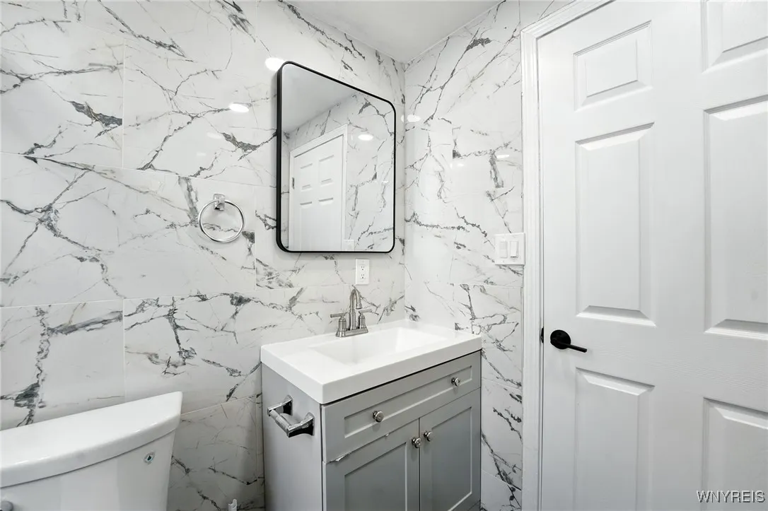 55 Avondale Place, Buffalo, New York 14210, Buffalo, New York 14210, 3 Bedrooms Bedrooms, 8 Rooms Rooms,2 BathroomsBathrooms,Residential,For Sale,55 Avondale Place, Buffalo, New York 14210,B1629189