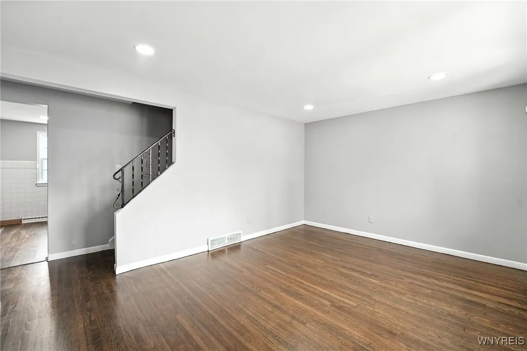 55 Avondale Place, Buffalo, New York 14210, Buffalo, New York 14210, 3 Bedrooms Bedrooms, 8 Rooms Rooms,2 BathroomsBathrooms,Residential,For Sale,55 Avondale Place, Buffalo, New York 14210,B1629189