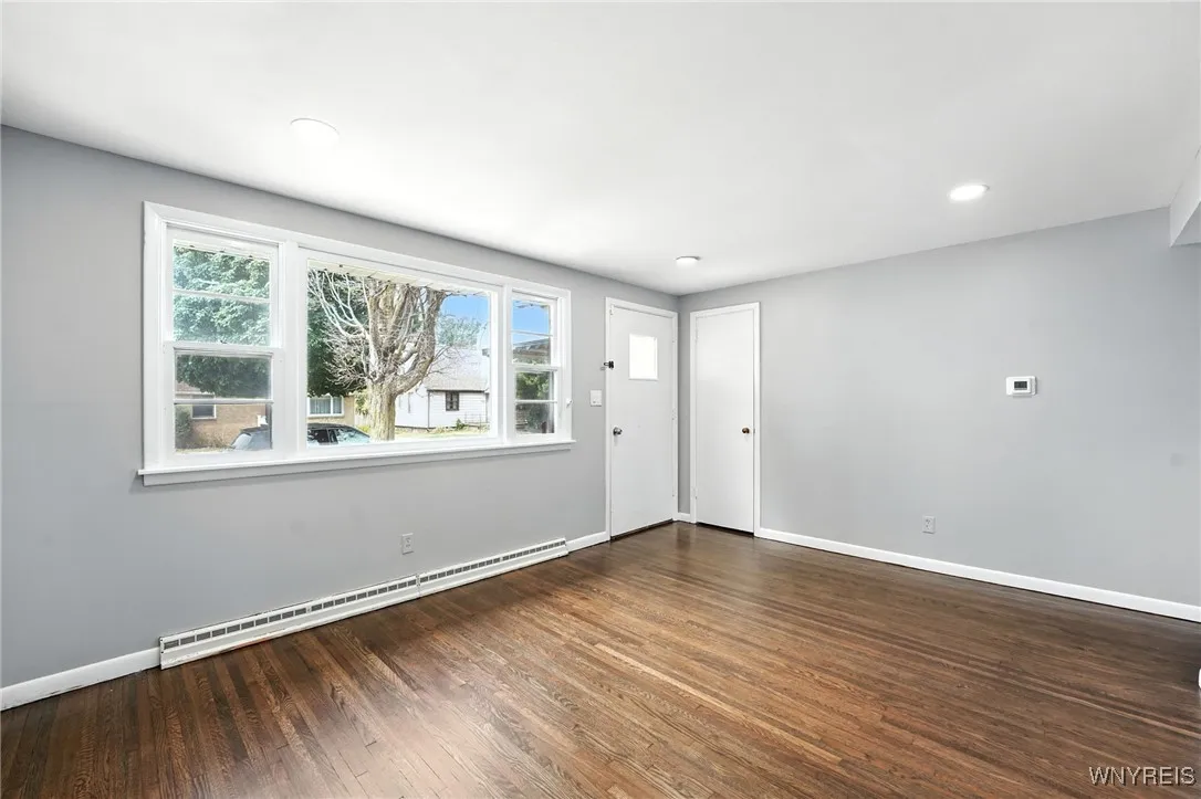 55 Avondale Place, Buffalo, New York 14210, Buffalo, New York 14210, 3 Bedrooms Bedrooms, 8 Rooms Rooms,2 BathroomsBathrooms,Residential,For Sale,55 Avondale Place, Buffalo, New York 14210,B1629189