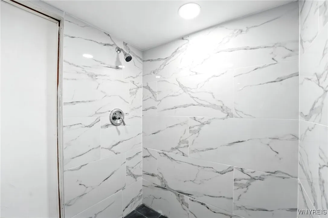 55 Avondale Place, Buffalo, New York 14210, Buffalo, New York 14210, 3 Bedrooms Bedrooms, 8 Rooms Rooms,2 BathroomsBathrooms,Residential,For Sale,55 Avondale Place, Buffalo, New York 14210,B1629189