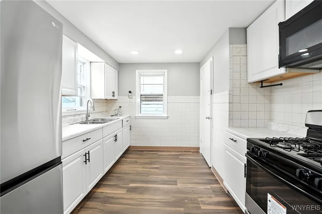 55 Avondale Place, Buffalo, New York 14210, Buffalo, New York 14210, 3 Bedrooms Bedrooms, 8 Rooms Rooms,2 BathroomsBathrooms,Residential,For Sale,55 Avondale Place, Buffalo, New York 14210,B1629189