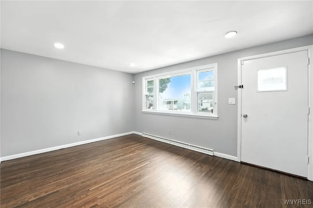 55 Avondale Place, Buffalo, New York 14210, Buffalo, New York 14210, 3 Bedrooms Bedrooms, 8 Rooms Rooms,2 BathroomsBathrooms,Residential,For Sale,55 Avondale Place, Buffalo, New York 14210,B1629189