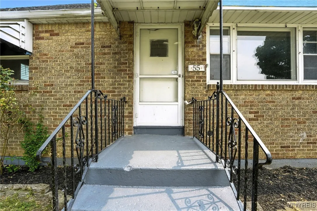 55 Avondale Place, Buffalo, New York 14210, Buffalo, New York 14210, 3 Bedrooms Bedrooms, 8 Rooms Rooms,2 BathroomsBathrooms,Residential,For Sale,55 Avondale Place, Buffalo, New York 14210,B1629189