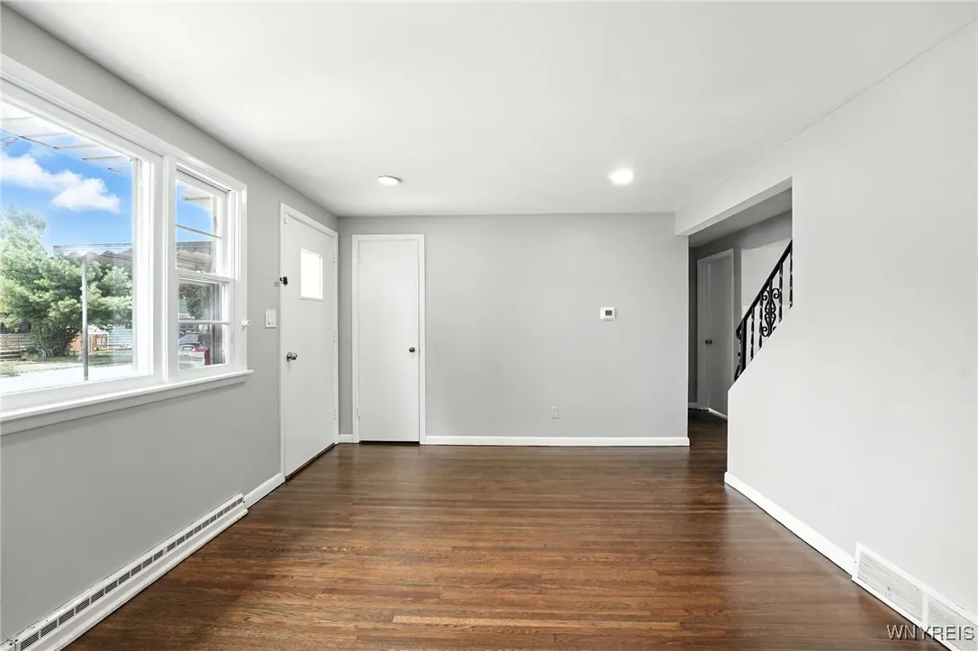 55 Avondale Place, Buffalo, New York 14210, Buffalo, New York 14210, 3 Bedrooms Bedrooms, 8 Rooms Rooms,2 BathroomsBathrooms,Residential,For Sale,55 Avondale Place, Buffalo, New York 14210,B1629189