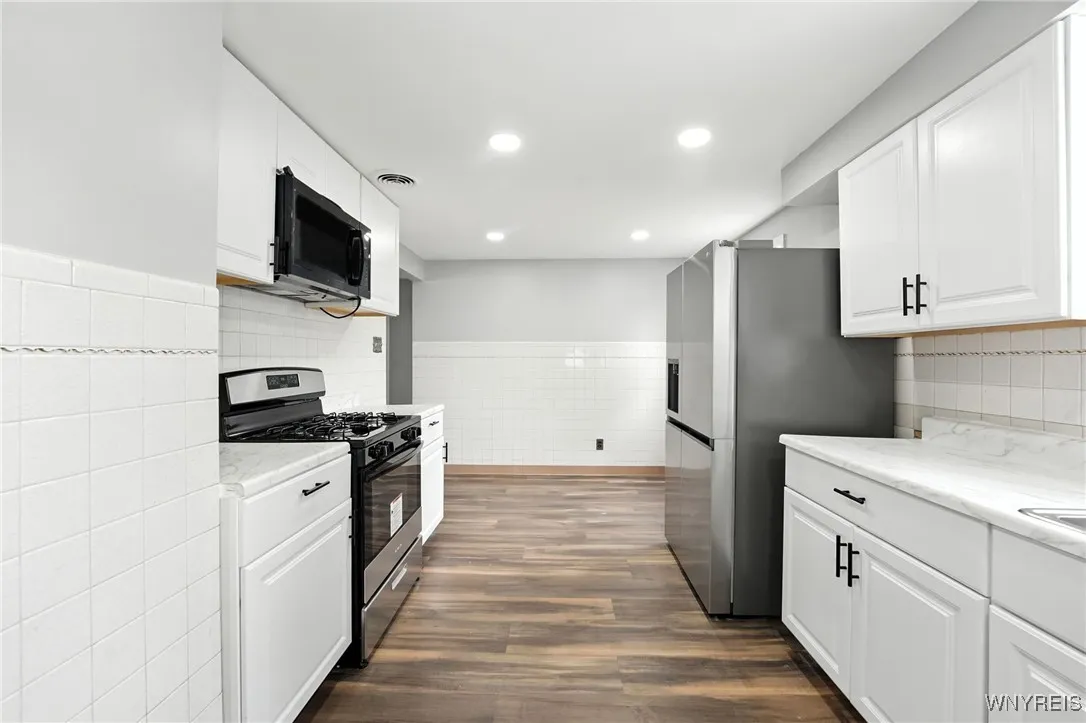 55 Avondale Place, Buffalo, New York 14210, Buffalo, New York 14210, 3 Bedrooms Bedrooms, 8 Rooms Rooms,2 BathroomsBathrooms,Residential,For Sale,55 Avondale Place, Buffalo, New York 14210,B1629189