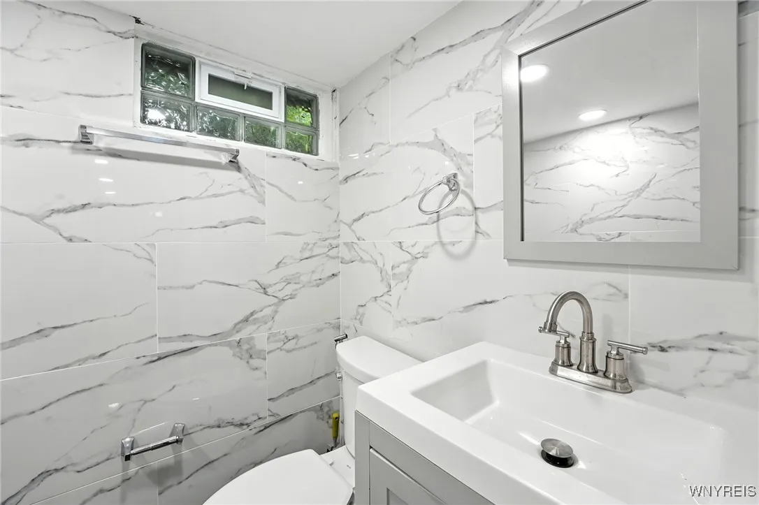 55 Avondale Place, Buffalo, New York 14210, Buffalo, New York 14210, 3 Bedrooms Bedrooms, 8 Rooms Rooms,2 BathroomsBathrooms,Residential,For Sale,55 Avondale Place, Buffalo, New York 14210,B1629189
