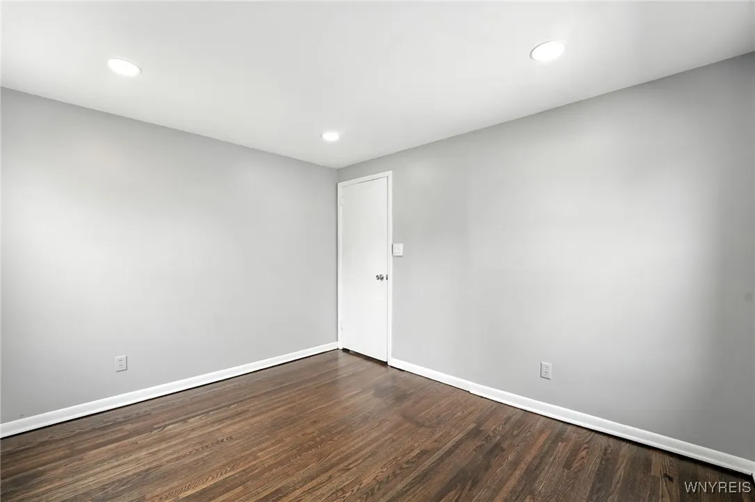 55 Avondale Place, Buffalo, New York 14210, Buffalo, New York 14210, 3 Bedrooms Bedrooms, 8 Rooms Rooms,2 BathroomsBathrooms,Residential,For Sale,55 Avondale Place, Buffalo, New York 14210,B1629189