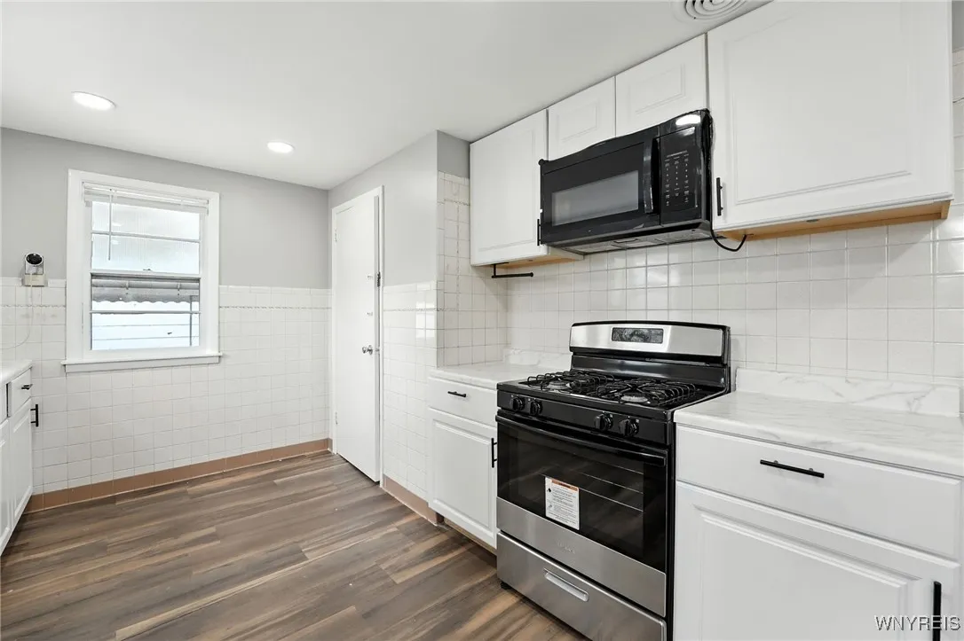 55 Avondale Place, Buffalo, New York 14210, Buffalo, New York 14210, 3 Bedrooms Bedrooms, 8 Rooms Rooms,2 BathroomsBathrooms,Residential,For Sale,55 Avondale Place, Buffalo, New York 14210,B1629189