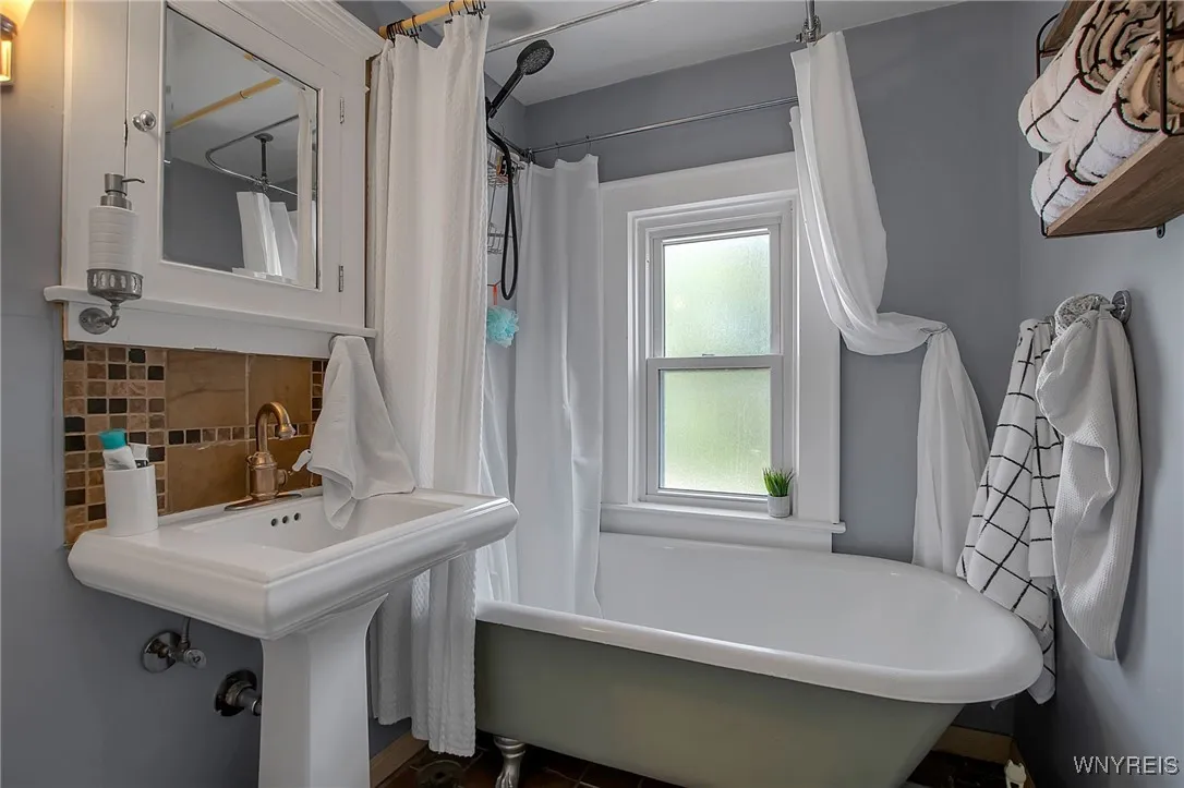 531 Linwood Avenue, Buffalo, New York 14209, Buffalo, New York 14209, 6 Bedrooms Bedrooms, ,4 BathroomsBathrooms,Residential,Closed,531 Linwood Avenue, Buffalo, New York 14209,0,B1629808