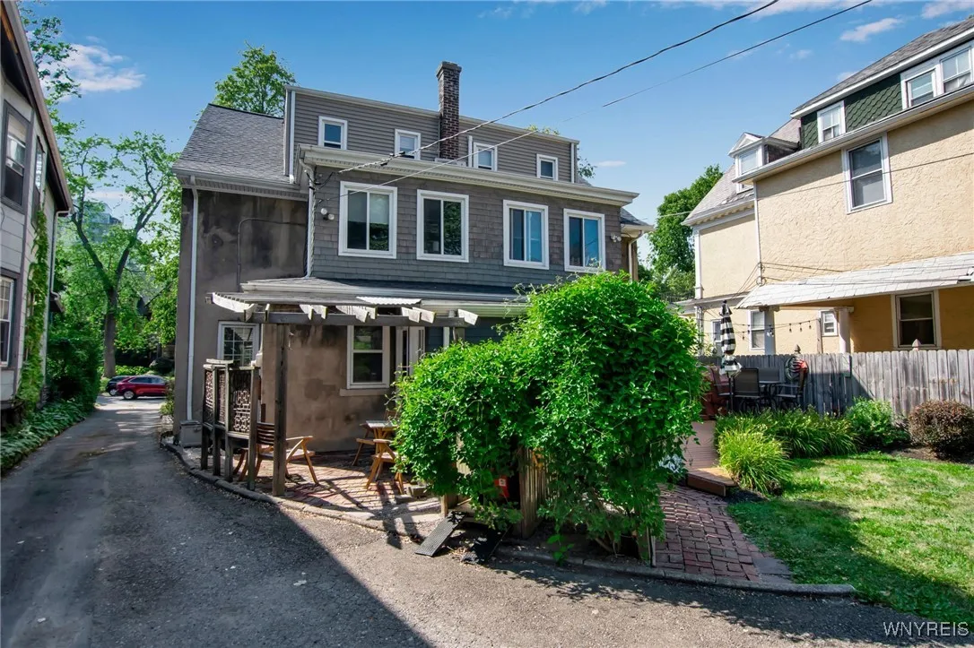 531 Linwood Avenue, Buffalo, New York 14209, Buffalo, New York 14209, 6 Bedrooms Bedrooms, ,4 BathroomsBathrooms,Residential,Closed,531 Linwood Avenue, Buffalo, New York 14209,0,B1629808