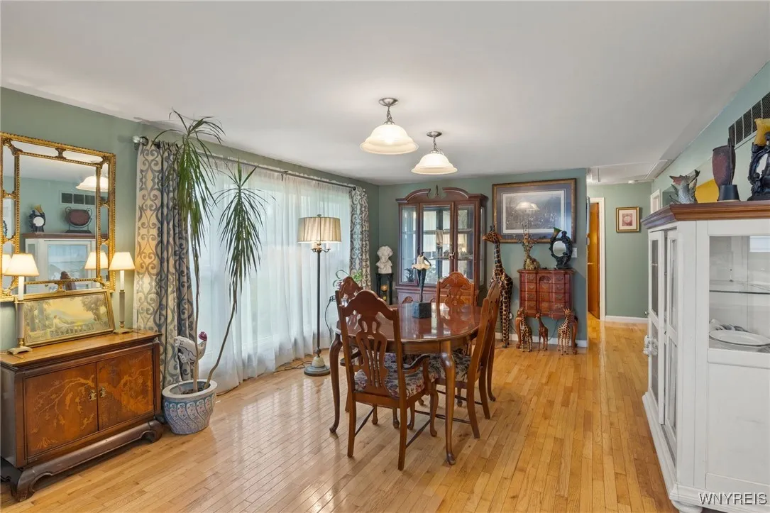 121 Yale Avenue, Amherst, New York 14226, Amherst, New York 14226, 2 Bedrooms Bedrooms, 6 Rooms Rooms,1 BathroomBathrooms,Residential,For Sale,121 Yale Avenue, Amherst, New York 14226,B1630166