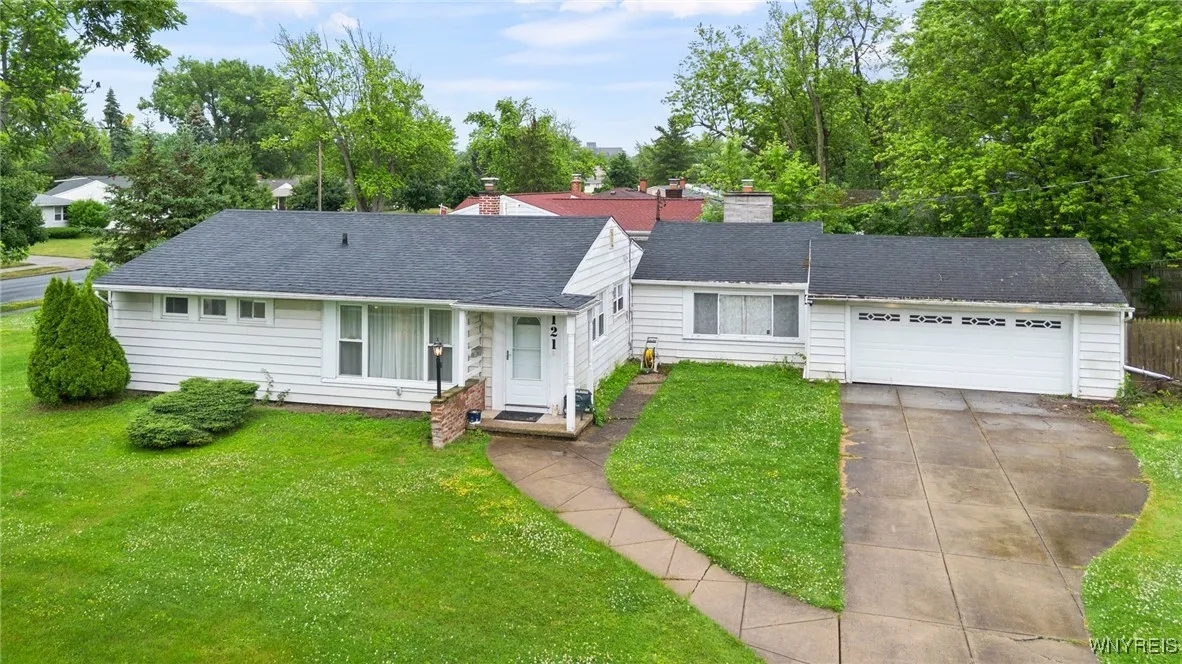 121 Yale Avenue, Amherst, New York 14226, Amherst, New York 14226, 2 Bedrooms Bedrooms, 6 Rooms Rooms,1 BathroomBathrooms,Residential,For Sale,121 Yale Avenue, Amherst, New York 14226,B1630166