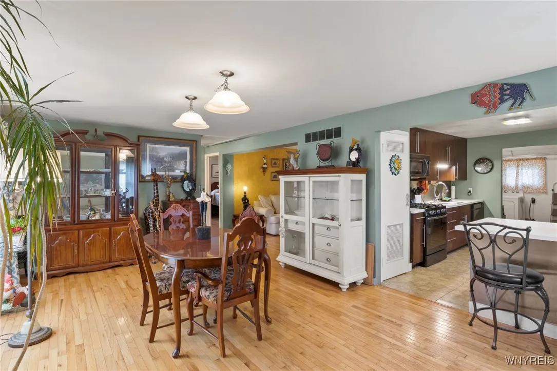 121 Yale Avenue, Amherst, New York 14226, Amherst, New York 14226, 2 Bedrooms Bedrooms, 6 Rooms Rooms,1 BathroomBathrooms,Residential,For Sale,121 Yale Avenue, Amherst, New York 14226,B1630166