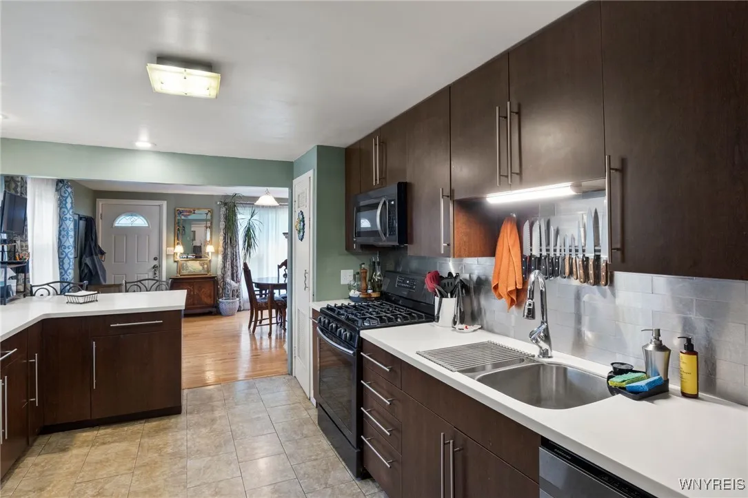 121 Yale Avenue, Amherst, New York 14226, Amherst, New York 14226, 2 Bedrooms Bedrooms, 6 Rooms Rooms,1 BathroomBathrooms,Residential,For Sale,121 Yale Avenue, Amherst, New York 14226,B1630166