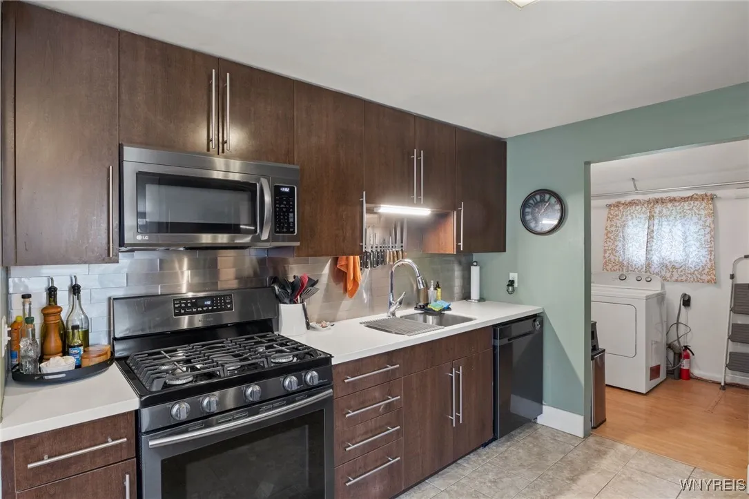 121 Yale Avenue, Amherst, New York 14226, Amherst, New York 14226, 2 Bedrooms Bedrooms, 6 Rooms Rooms,1 BathroomBathrooms,Residential,For Sale,121 Yale Avenue, Amherst, New York 14226,B1630166