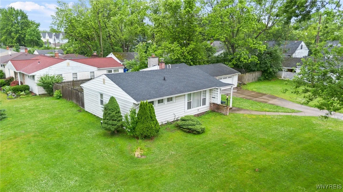 121 Yale Avenue, Amherst, New York 14226, Amherst, New York 14226, 2 Bedrooms Bedrooms, 6 Rooms Rooms,1 BathroomBathrooms,Residential,For Sale,121 Yale Avenue, Amherst, New York 14226,B1630166