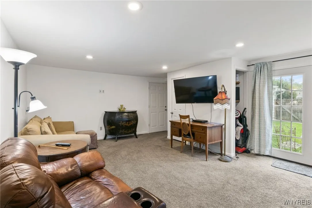 121 Yale Avenue, Amherst, New York 14226, Amherst, New York 14226, 2 Bedrooms Bedrooms, 6 Rooms Rooms,1 BathroomBathrooms,Residential,For Sale,121 Yale Avenue, Amherst, New York 14226,B1630166