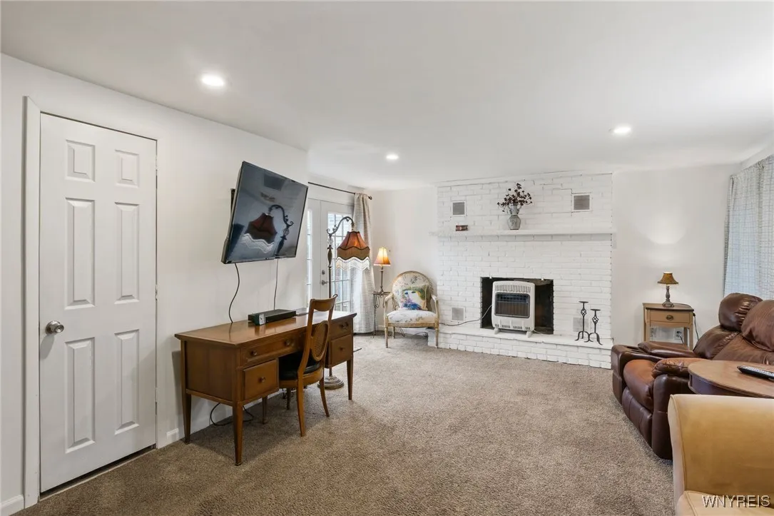 121 Yale Avenue, Amherst, New York 14226, Amherst, New York 14226, 2 Bedrooms Bedrooms, 6 Rooms Rooms,1 BathroomBathrooms,Residential,For Sale,121 Yale Avenue, Amherst, New York 14226,B1630166