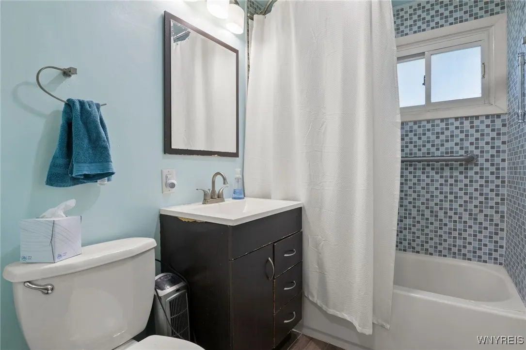 121 Yale Avenue, Amherst, New York 14226, Amherst, New York 14226, 2 Bedrooms Bedrooms, 6 Rooms Rooms,1 BathroomBathrooms,Residential,For Sale,121 Yale Avenue, Amherst, New York 14226,B1630166