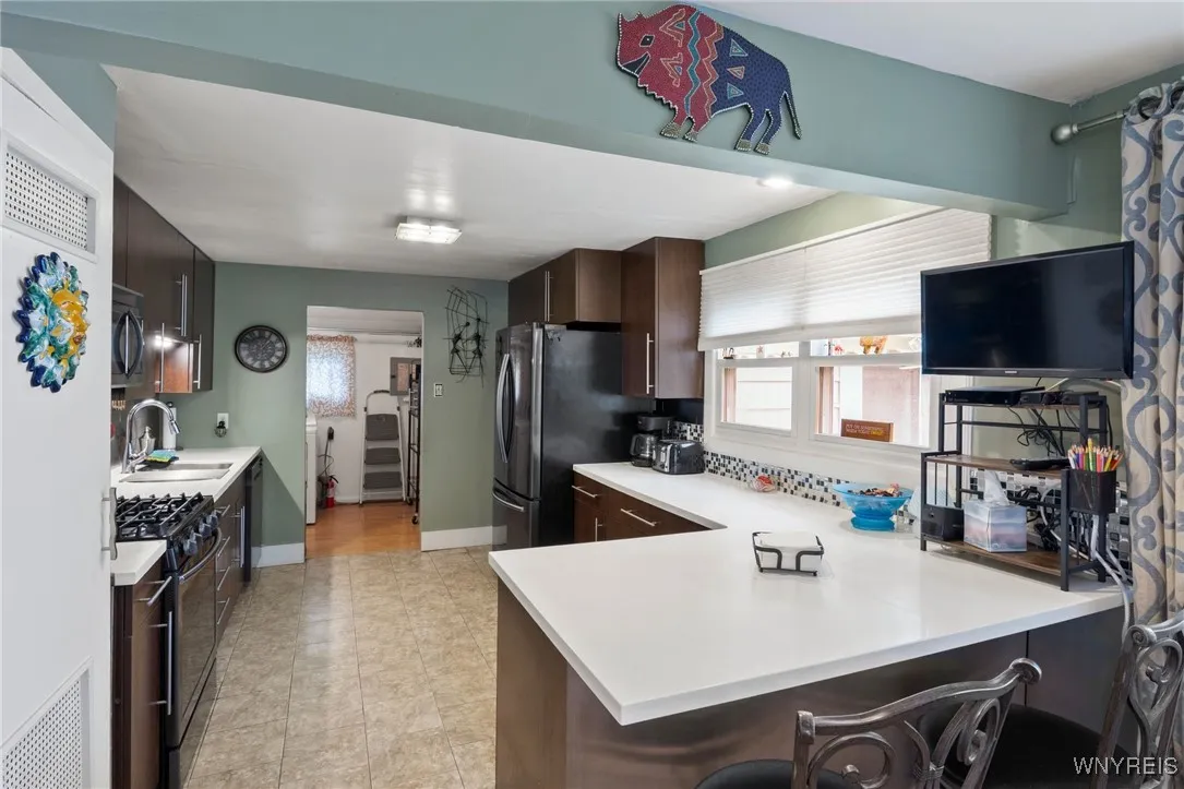121 Yale Avenue, Amherst, New York 14226, Amherst, New York 14226, 2 Bedrooms Bedrooms, 6 Rooms Rooms,1 BathroomBathrooms,Residential,For Sale,121 Yale Avenue, Amherst, New York 14226,B1630166