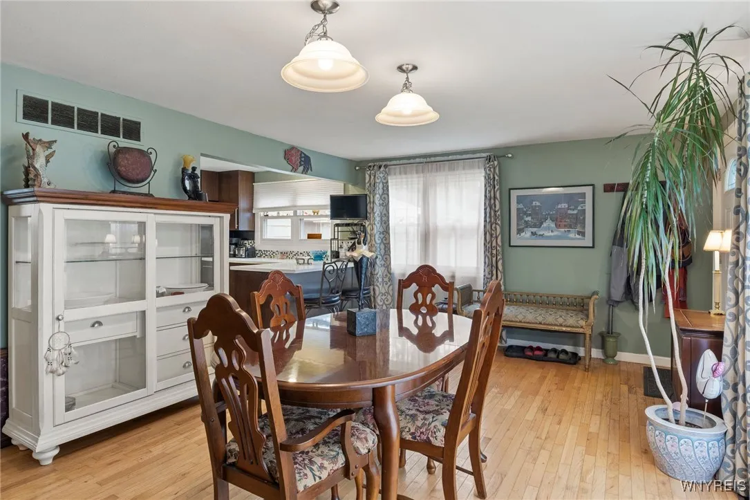 121 Yale Avenue, Amherst, New York 14226, Amherst, New York 14226, 2 Bedrooms Bedrooms, 6 Rooms Rooms,1 BathroomBathrooms,Residential,For Sale,121 Yale Avenue, Amherst, New York 14226,B1630166