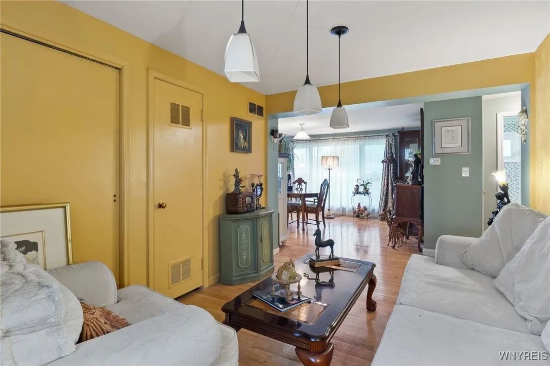 121 Yale Avenue, Amherst, New York 14226, Amherst, New York 14226, 2 Bedrooms Bedrooms, 6 Rooms Rooms,1 BathroomBathrooms,Residential,For Sale,121 Yale Avenue, Amherst, New York 14226,B1630166