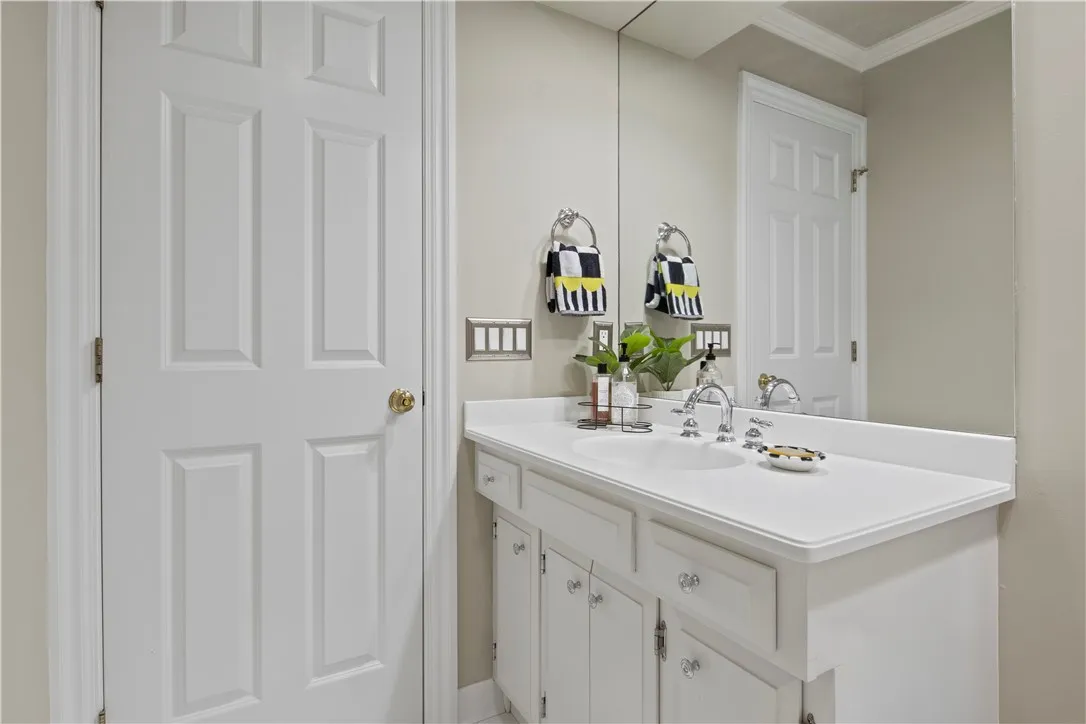 62 Woodbury Place, Pittsford, New York 14618, Pittsford, New York 14618, 4 Bedrooms Bedrooms, 11 Rooms Rooms,3 BathroomsBathrooms,Residential,Closed,62 Woodbury Place, Pittsford, New York 14618,0,R1619489