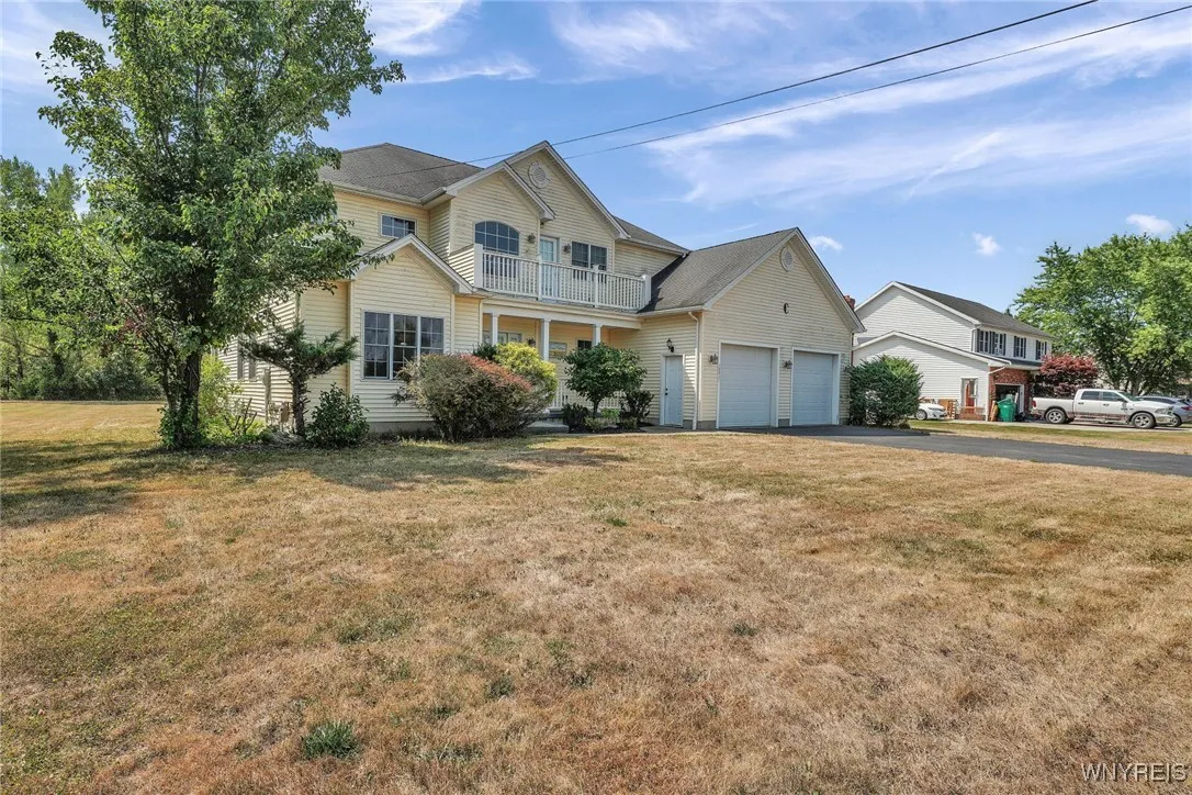 10025 Clarence Center Road, Clarence, New York 140, Clarence, New York 14031, 4 Bedrooms Bedrooms, 12 Rooms Rooms,3 BathroomsBathrooms,Residential,For Sale,10025 Clarence Center Road, Clarence, New York 140,B1629687