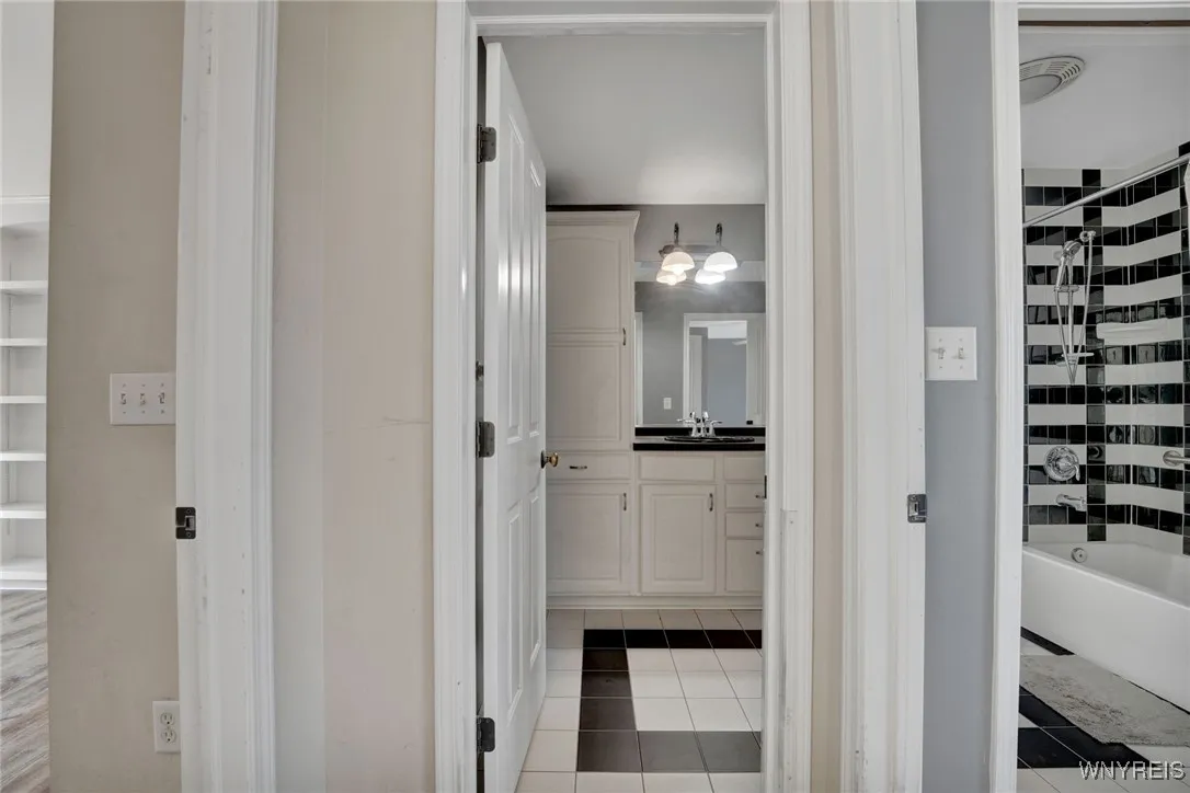 10025 Clarence Center Road, Clarence, New York 140, Clarence, New York 14031, 4 Bedrooms Bedrooms, 12 Rooms Rooms,3 BathroomsBathrooms,Residential,For Sale,10025 Clarence Center Road, Clarence, New York 140,B1629687